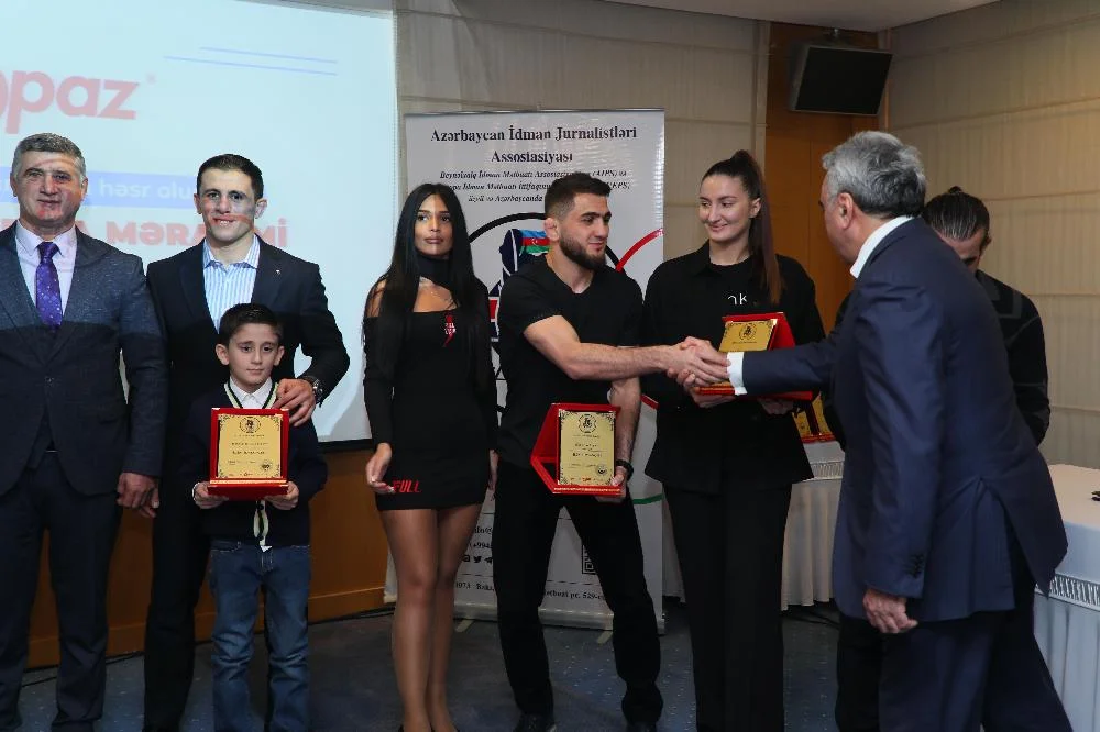 İlin laureatları mükafatlandırıldı - FOTOLAR 