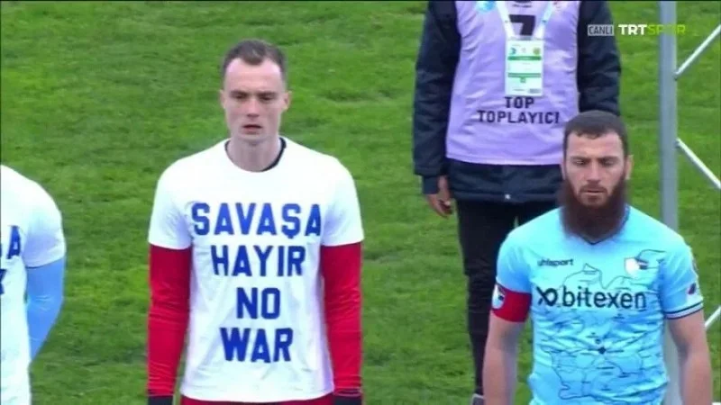 Türk futbolçu bu hərəkəti ilə gündəm oldu - FOTO 