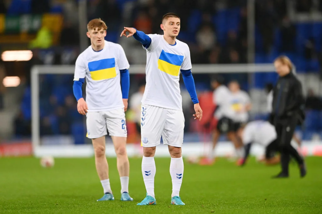 Эвертон поддержал Миколенко и Украину 