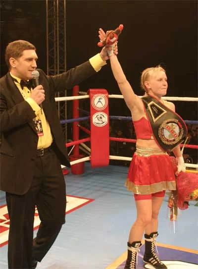Dünya çempionu Alina orduya qoşuldu - FOTO 