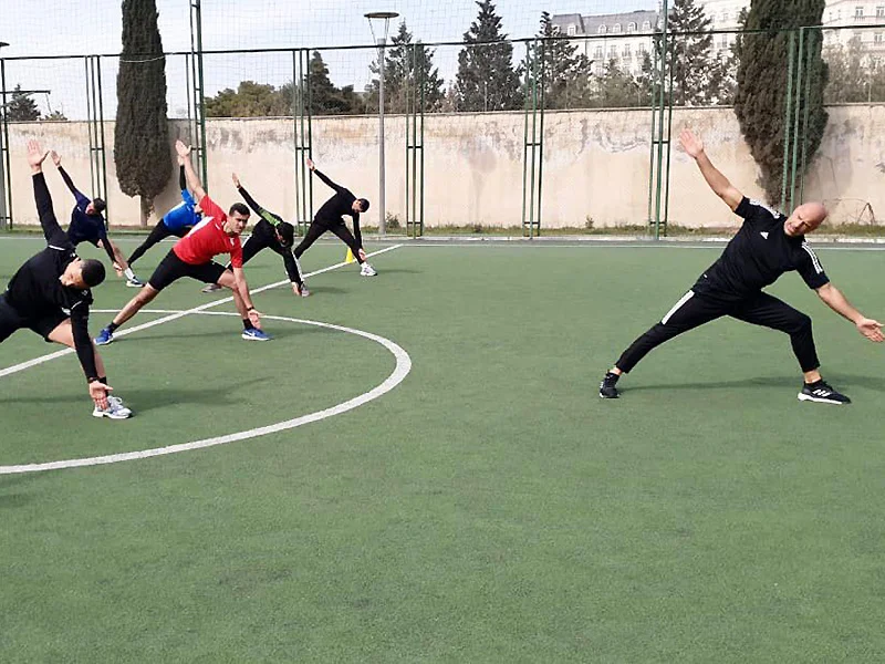 UEFA fizioterapevti hakimlərə təlim keçdi 