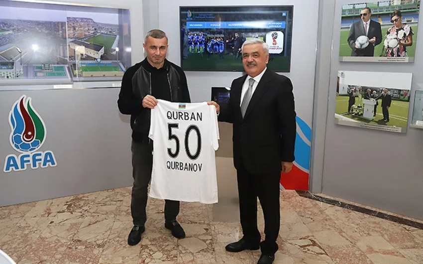 Rövnəq Abdullayev Qurban Qurbanovu təbrik etdi 