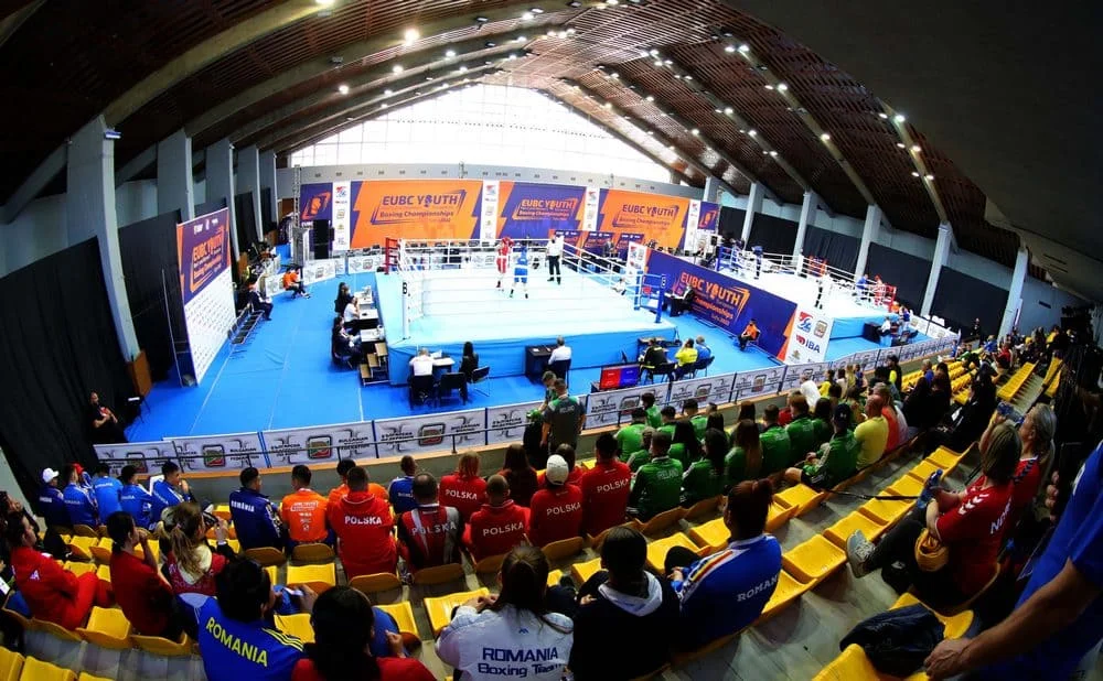 AÇ: Boksçumuz ermənini udub yarımfinala yüksəldi 