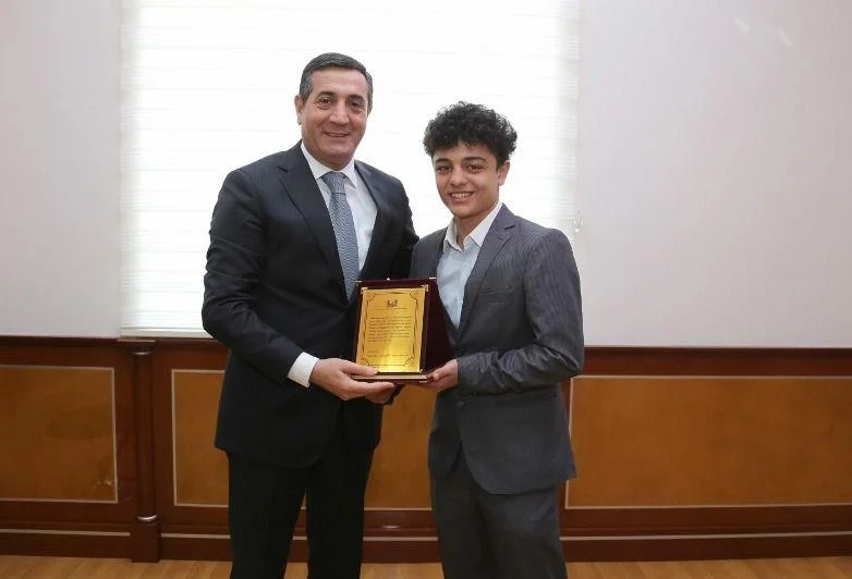 Avropa çempionatında medal qazanan boksçu qardaşlar mükafatlandırıldı - FOTOLAR 