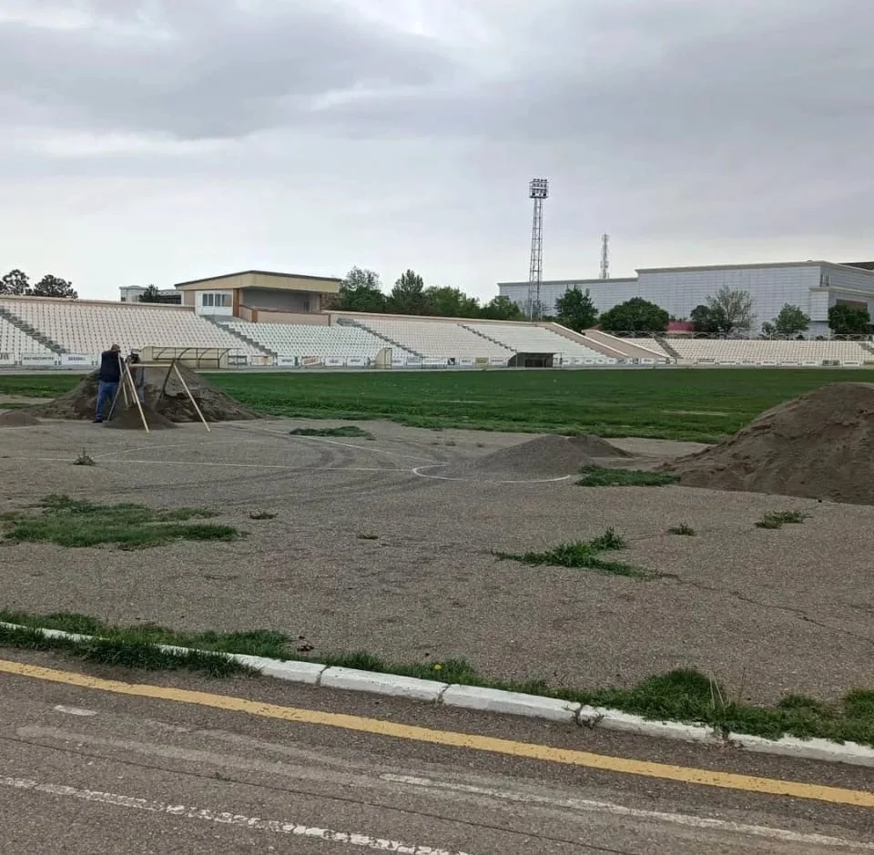 “Araz-Naxçıvan” stadionunu I Diviziona hazırlayır - FOTOLAR 