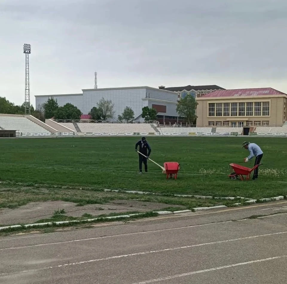 “Araz-Naxçıvan” stadionunu I Diviziona hazırlayır - FOTOLAR 