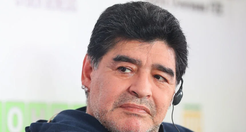 Maradonanın forması rekord qiymətə satıldı - FOTO 
