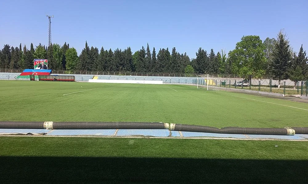 Tovuz şəhər stadionunun ot örtüyü yenilənir - FOTOLAR 