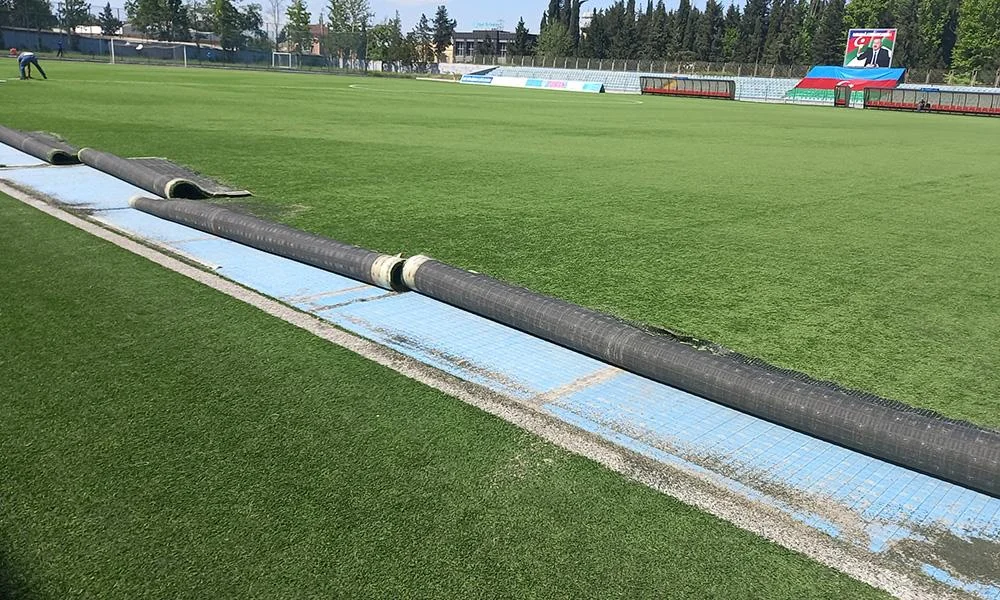 Tovuz şəhər stadionunun ot örtüyü yenilənir - FOTOLAR 