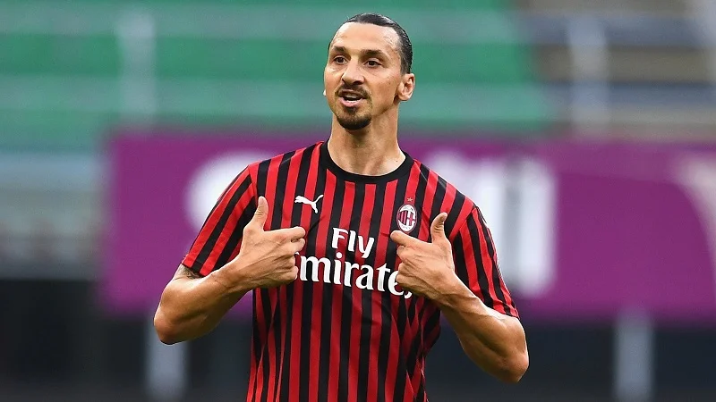 Zlatan İbrahimoviç: siqaramın dumanı sən... - FOTO 