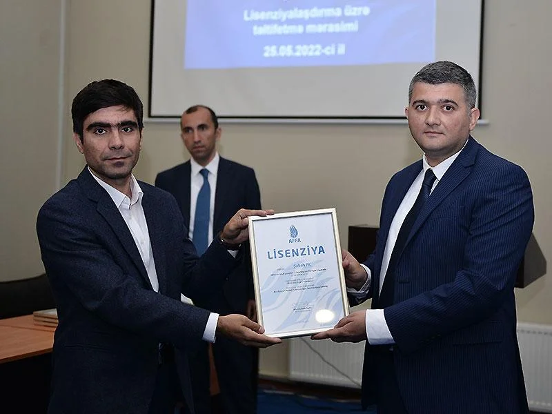 Premyer Liqada iştirak edəcək klublara lisenziyalar təqdim edildi 
