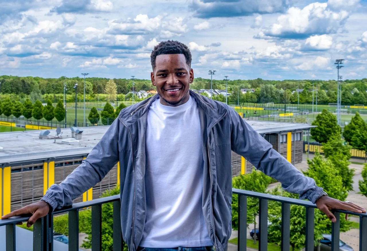 "Borussia Dortmund" 19 yaşlı futbolçunu transfer etdi 