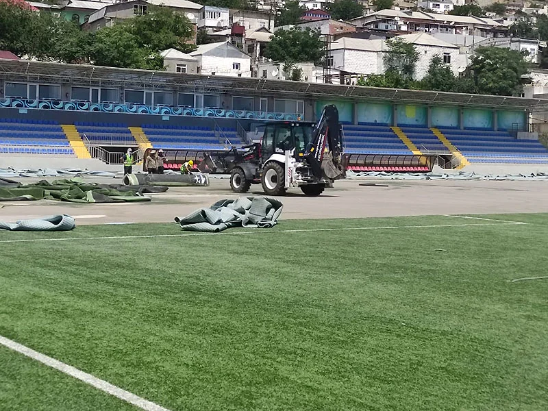 "Səbail"ə məxsus stadionun süni örtüyü dəyişdirilir - FOTOLAR 