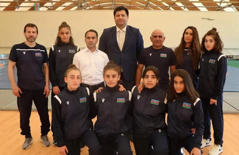 AÇ: Qadın güləşçilər mübarizəyə başlayır 