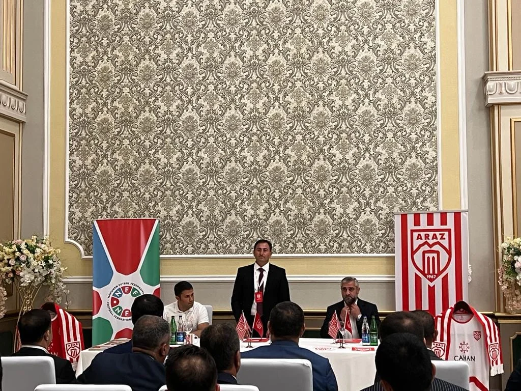 Naxçıvanda klub rəsmilərinin təqdimatı keçirildi - FOTOLAR 