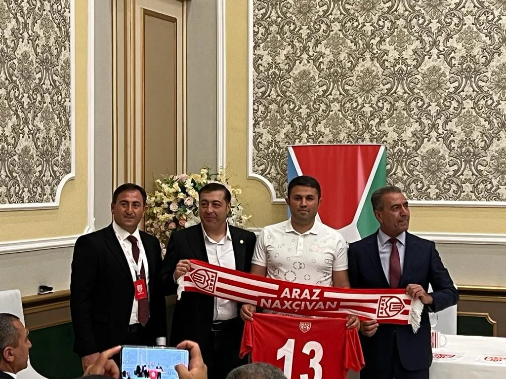 Naxçıvanda klub rəsmilərinin təqdimatı keçirildi - FOTOLAR 