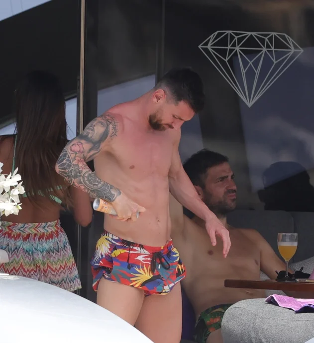 Messi ilə Fabreqas birlikdə dincəlir - FOTOLAR 