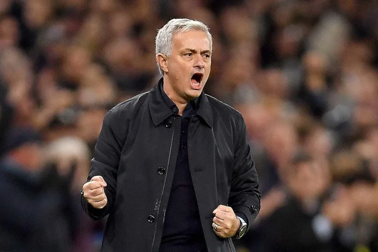 Mourinyu yeni tatusunu göstərdi - FOTO 
