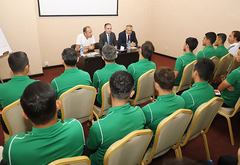 PFL-in yeni prezidenti hakimlərlə görüşdü 