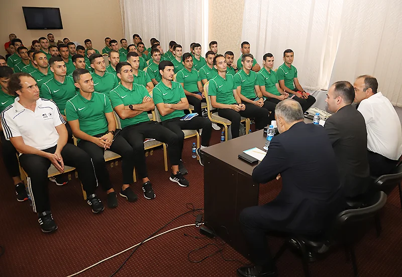PFL-in yeni prezidenti hakimlərlə görüşdü 