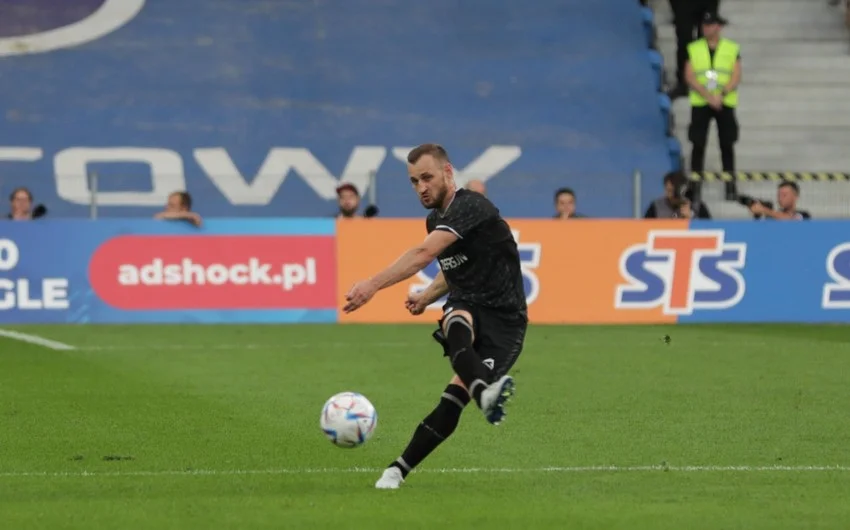 Maksim "Ferentsvaroş"la səfər matçında oynayacaq?  