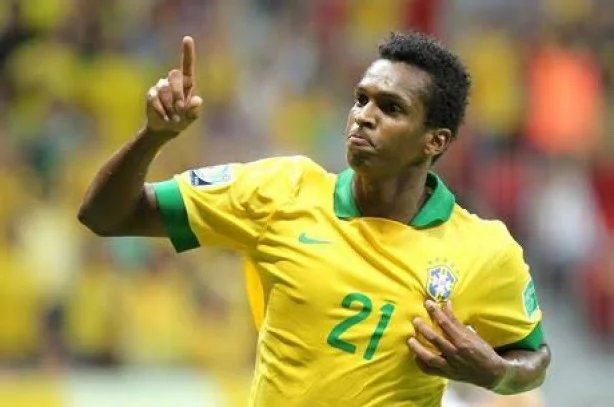 Günün transfer xəbərləri: Məşhur braziliyalı klubunu dəyişdi 