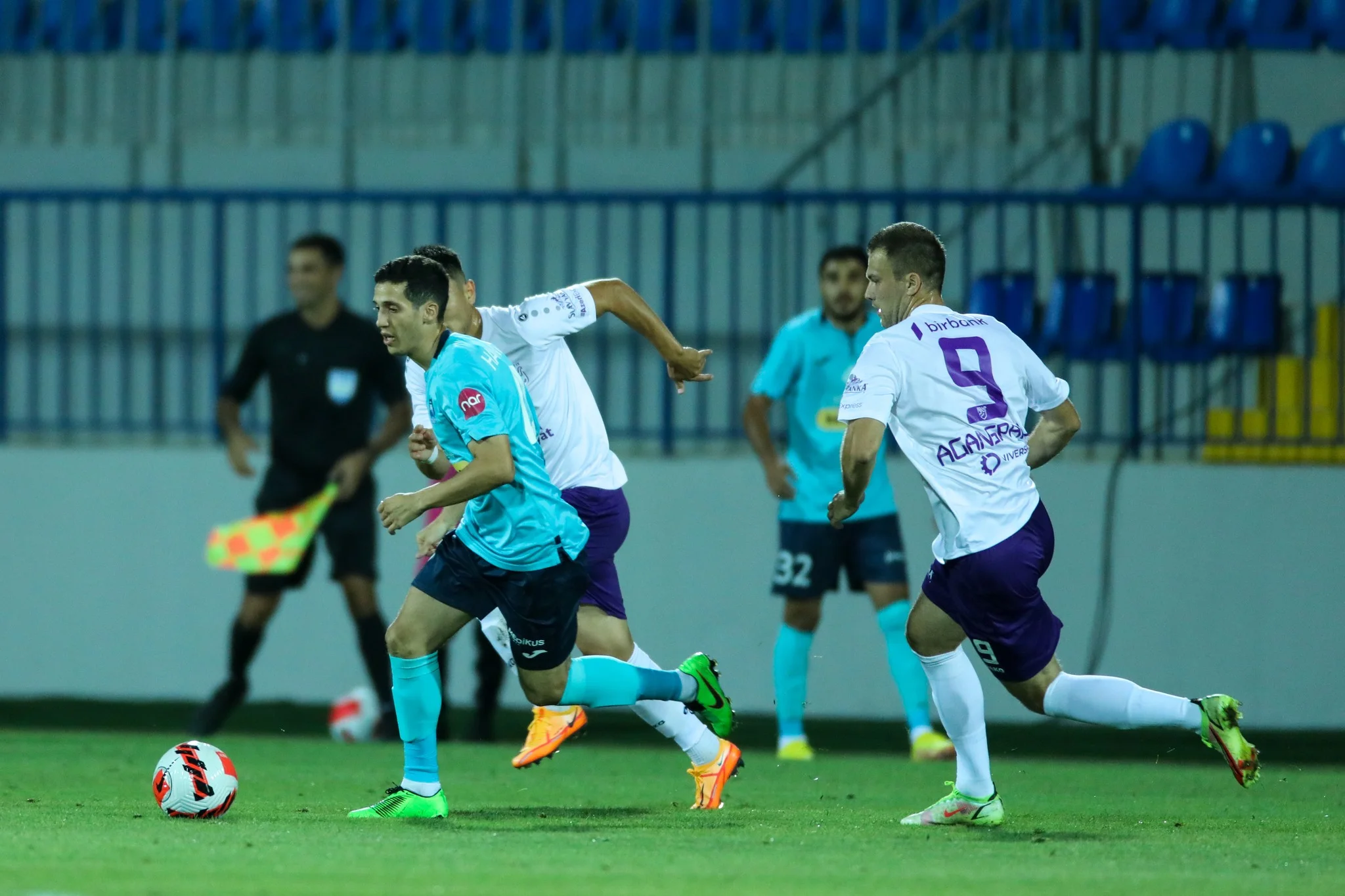 “Qarabağ” dincəldi, “Neftçi” uduzdu... – Tura baxış 