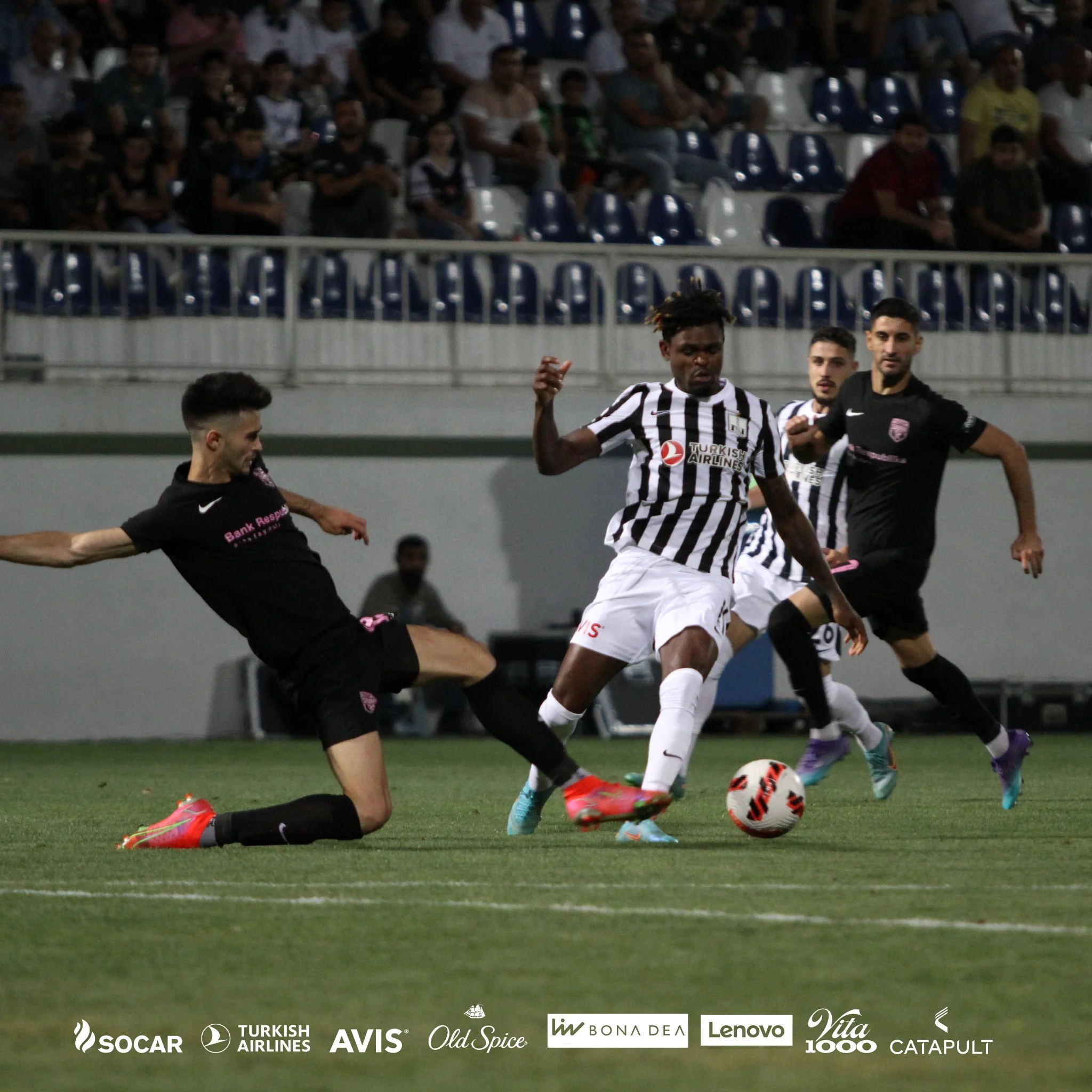 “Qarabağ” dincəldi, “Neftçi” uduzdu... – Tura baxış 