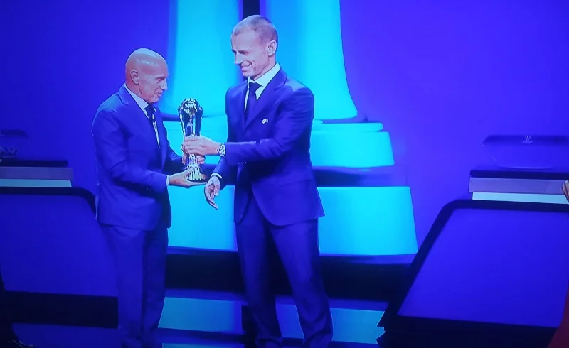 UEFA Sakkini mükafatlandırdı 