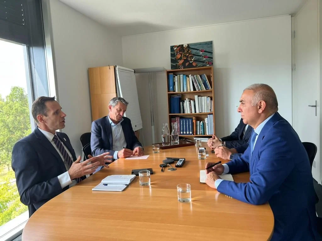 Vüqar Əhmədov FİSA prezidenti ilə görüşdü 