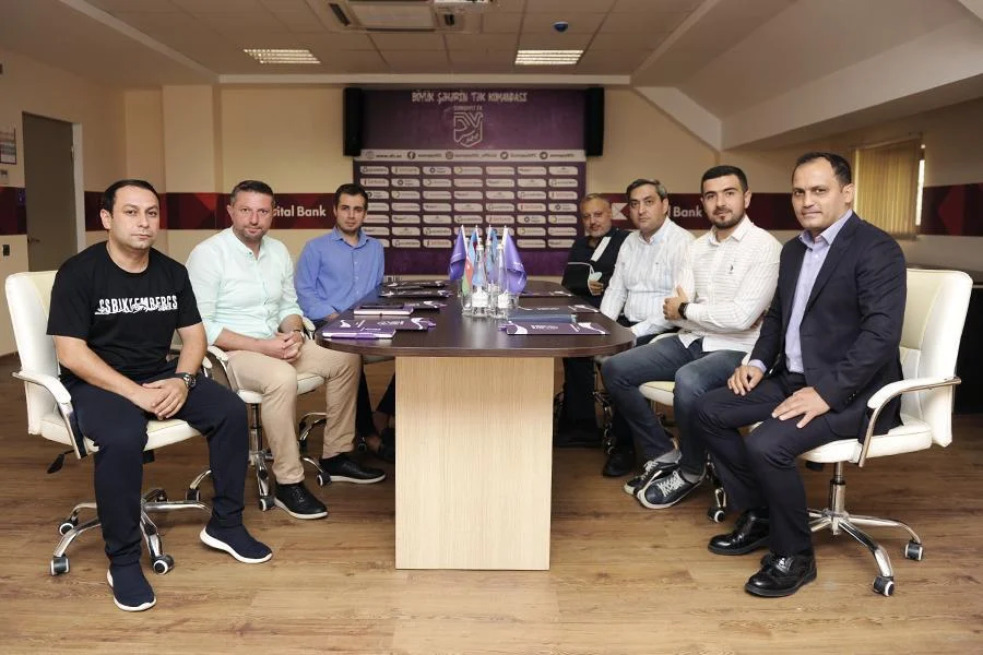 PFL rəhbərliyi "Sumqayıt" rəsmiləri ilə görüşdü 