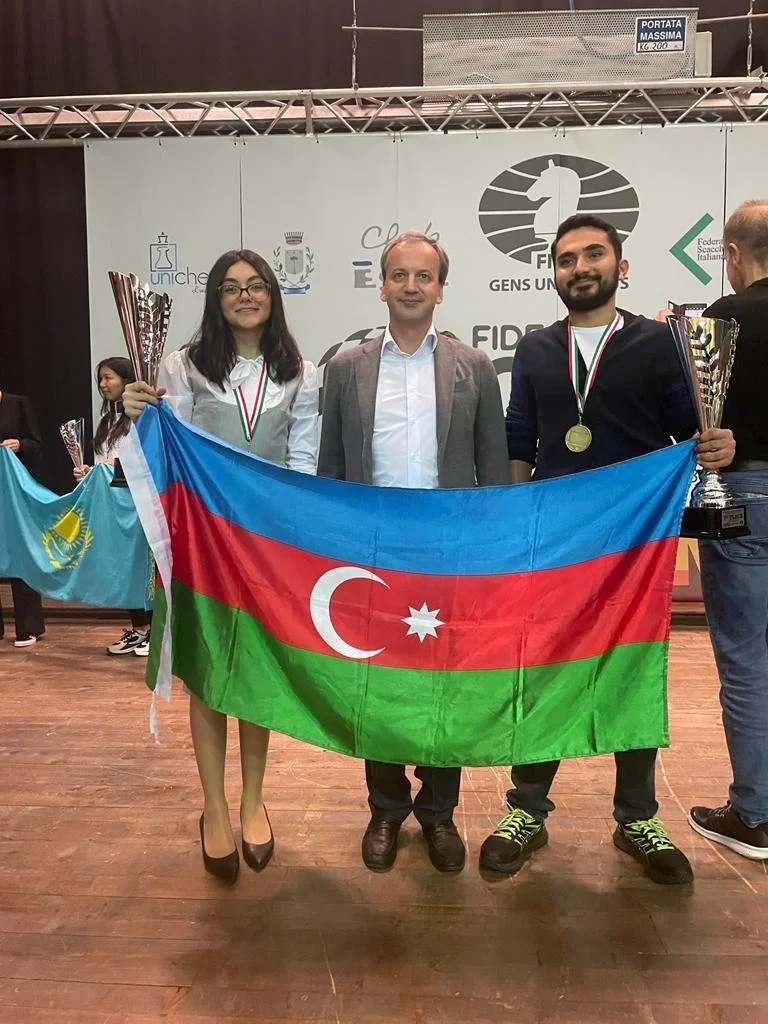 Президент ФИДЕ поздравил азербайджанских шахматистов с победой на чемпионате мира (ФОТО) 