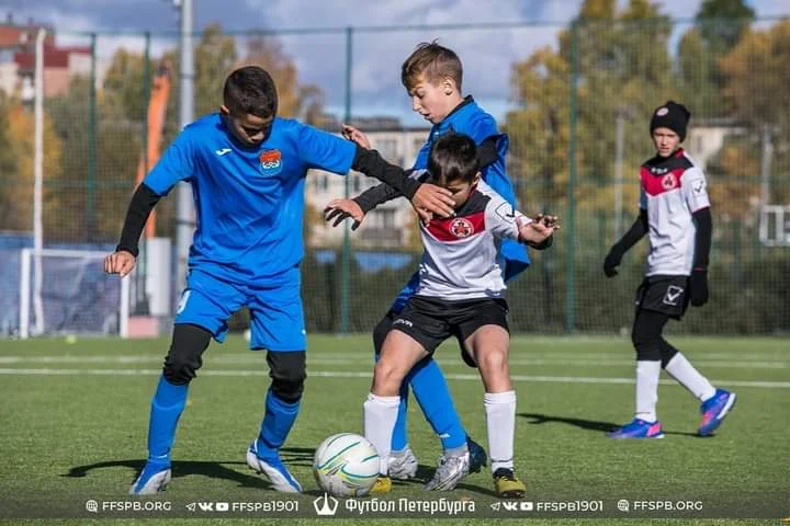 "Zenit"in azərbaycanlı yetirməsi: "Bakıda ötürmə verməkdən çəkinirlər" 