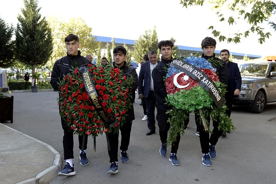 Tovuzda futbol ictimaiyyəti şəhidlərin xatirəsini yad etdi - FOTOLAR 