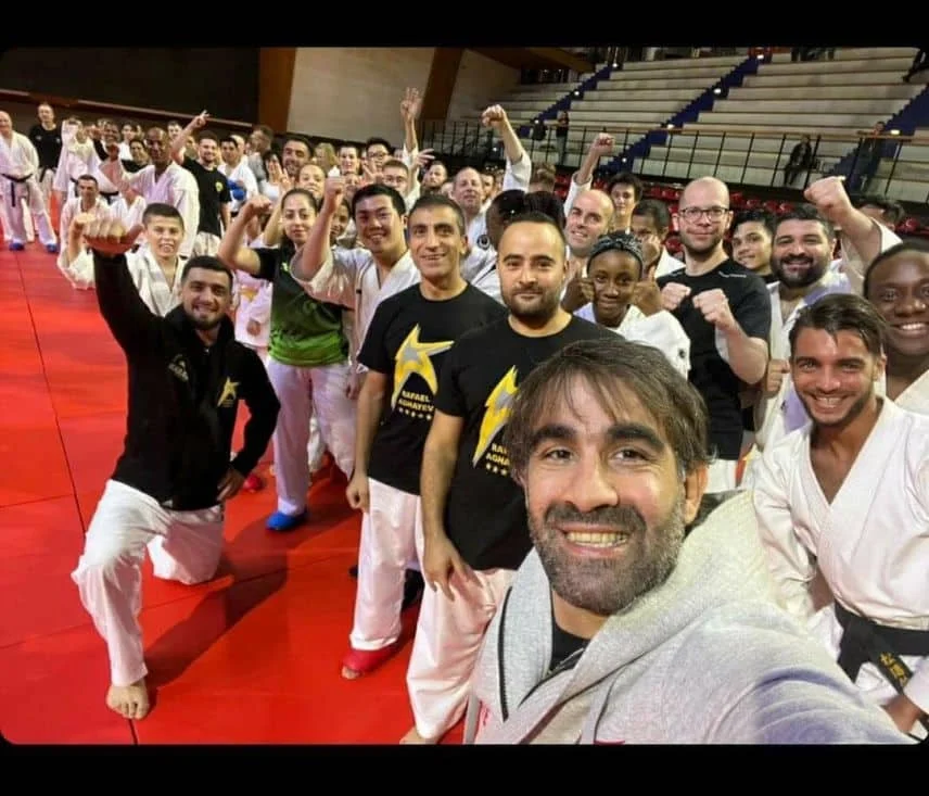 Rafael Ağayev fransızları başına topladı - FOTOLAR 