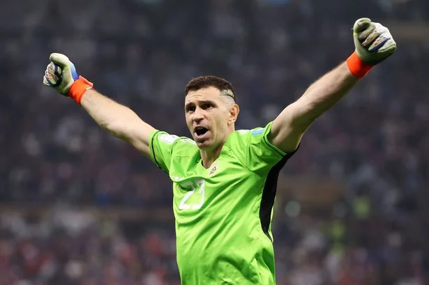 Emiliano Martines ədəbsiz jestinin səbəbini açıqladı 