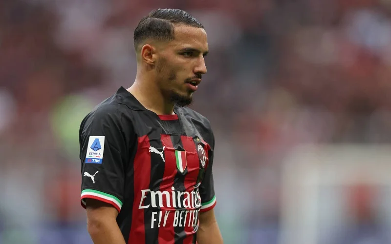 Milan klubu Bennaser ilə bağlı qərar verdi 