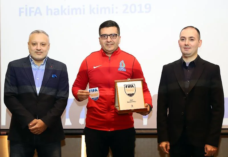 FIFA referilərinə emblemlər təqdim olundu - FOTOLAR 