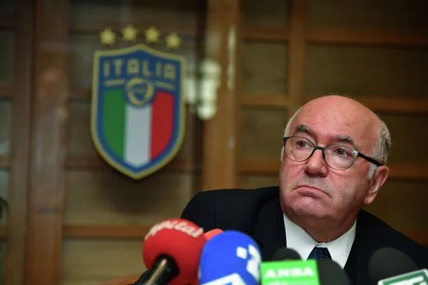 İtaliya futbolunun sabiq rəhbəri dünyasını dəyişdi 