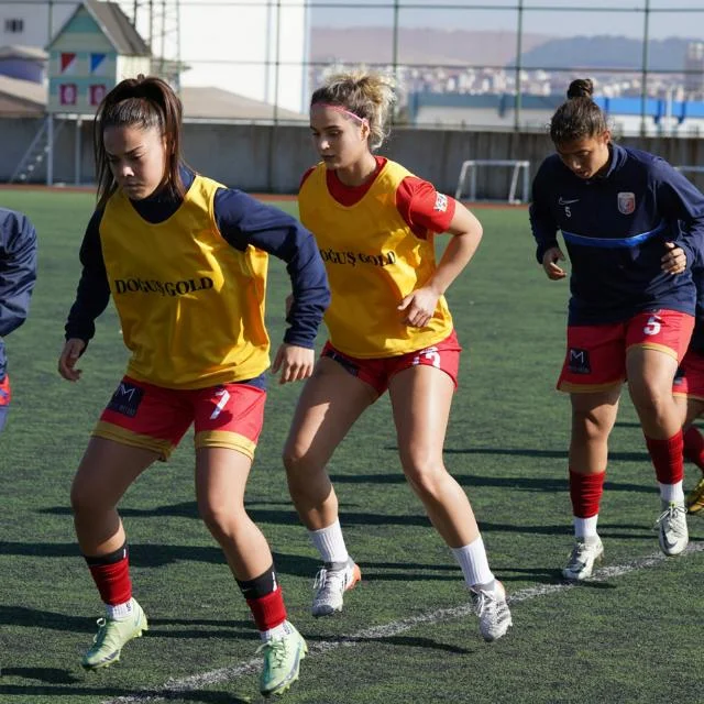 Zəlzələ fəlakətini yaşayan qadın futbolçumuz: "Qızlar məni bellərində çölə çıxartdılar" 