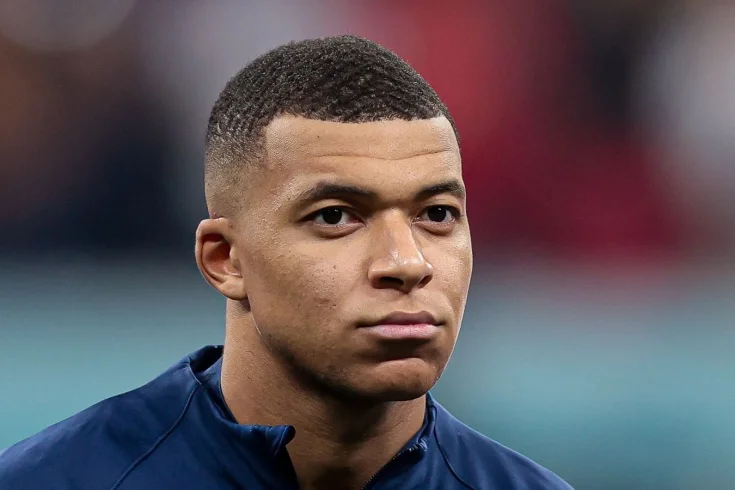 Mbappe rəqib futbolçunu təpiklə vurub - FOTOFAKT 