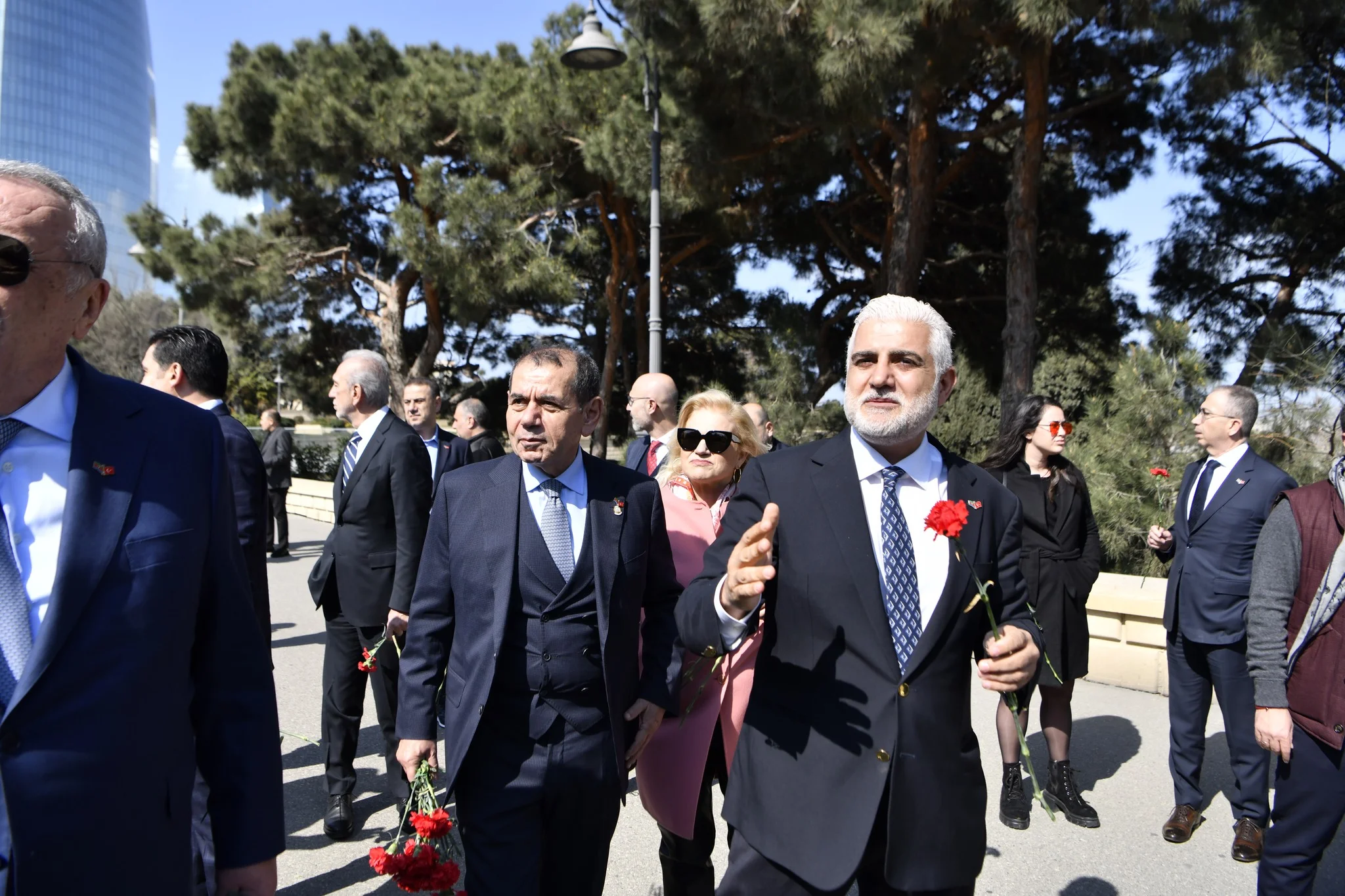 “Qalatasaray”ın prezidenti Şəhidlər Xiyabanını ziyarət etdi - FOTOLAR 