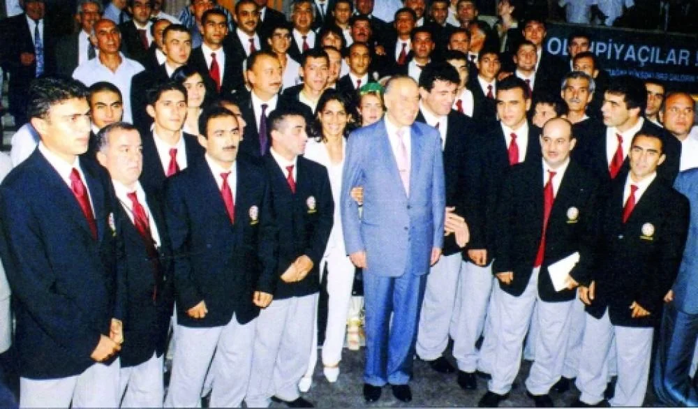 Ulu öndər Heydər Əliyev: "İdman millətin şöhrətini yüksəldən sahələrdən biridir" 