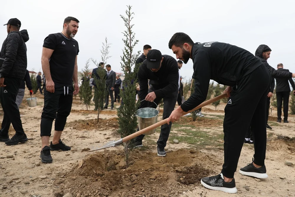 "Qarabağ" ağacəkmə aksiyasına qatıldı - FOTOLAR 