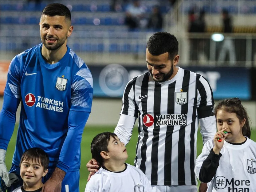 Meydana daum sindromlu uşaqlarla çıxdılar - FOTO 