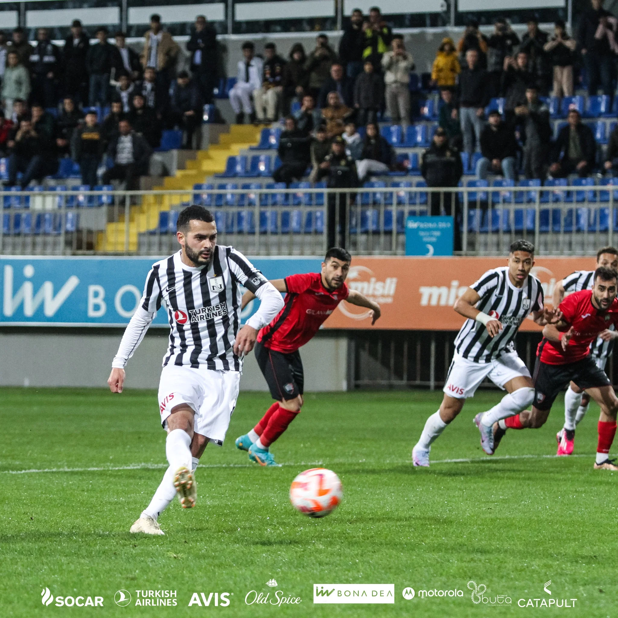 “Qarabağ”la “Neftçi” eyni turda büdrədi - Tura baxış 