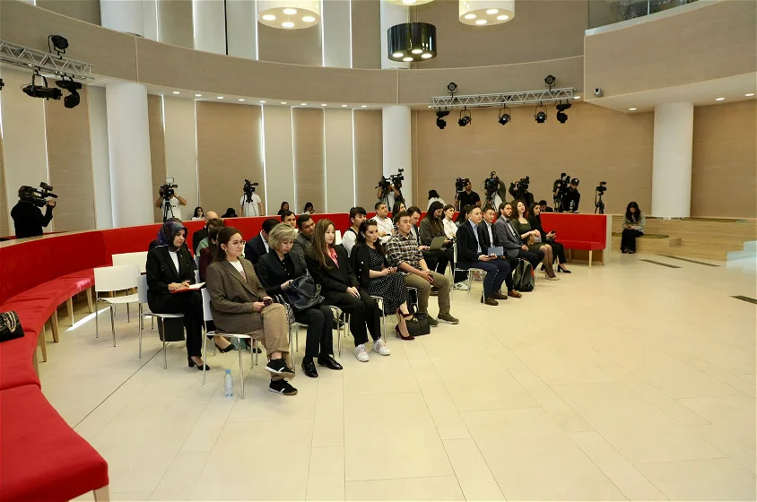 TDT dövlətlərinin jurnalist və media mütəxəssisləri üçün silsilə təlimlərin rəsmi açılışı olub - FOTOLAR 