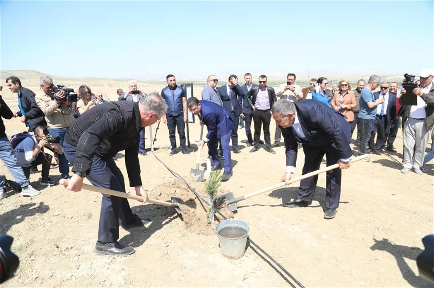 Heydər Əliyevin 100 illik yubileyinə həsr olunmuş ağacəkmə aksiyası keçirilib - FOTOLAR 