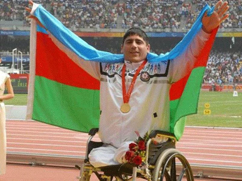 Zəmanəmizin qəhrəmanı... 