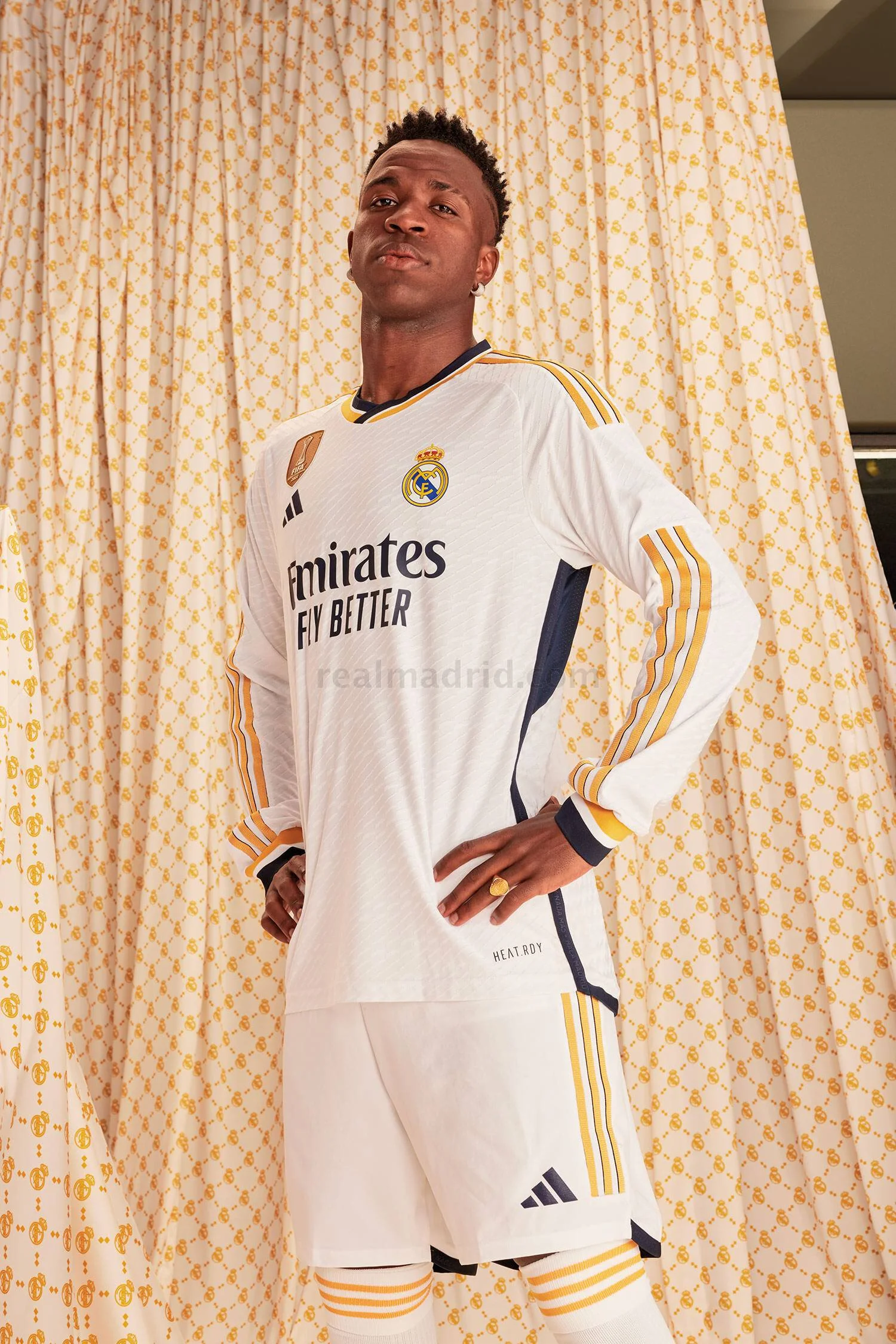"Real Madrid"in yeni ev forması - FOTOLAR 